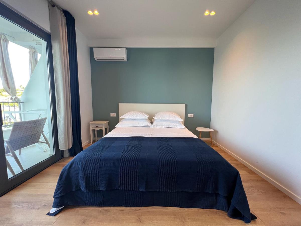 Beachfront Comfort Apartments Sinajko Podgora Dış mekan fotoğraf